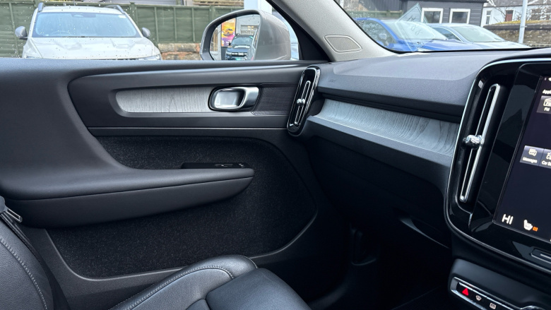 Volvo Xc40 2.0 B4P Inscription Pro 5dr Auto Petrol Estate